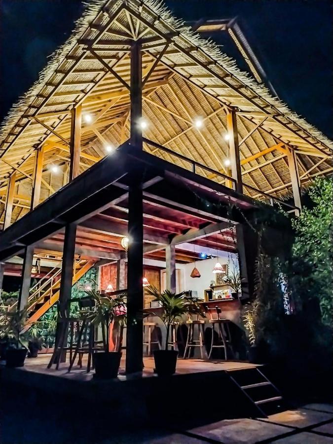 Basa-Basi Lodge Karimunjawa Exterior photo