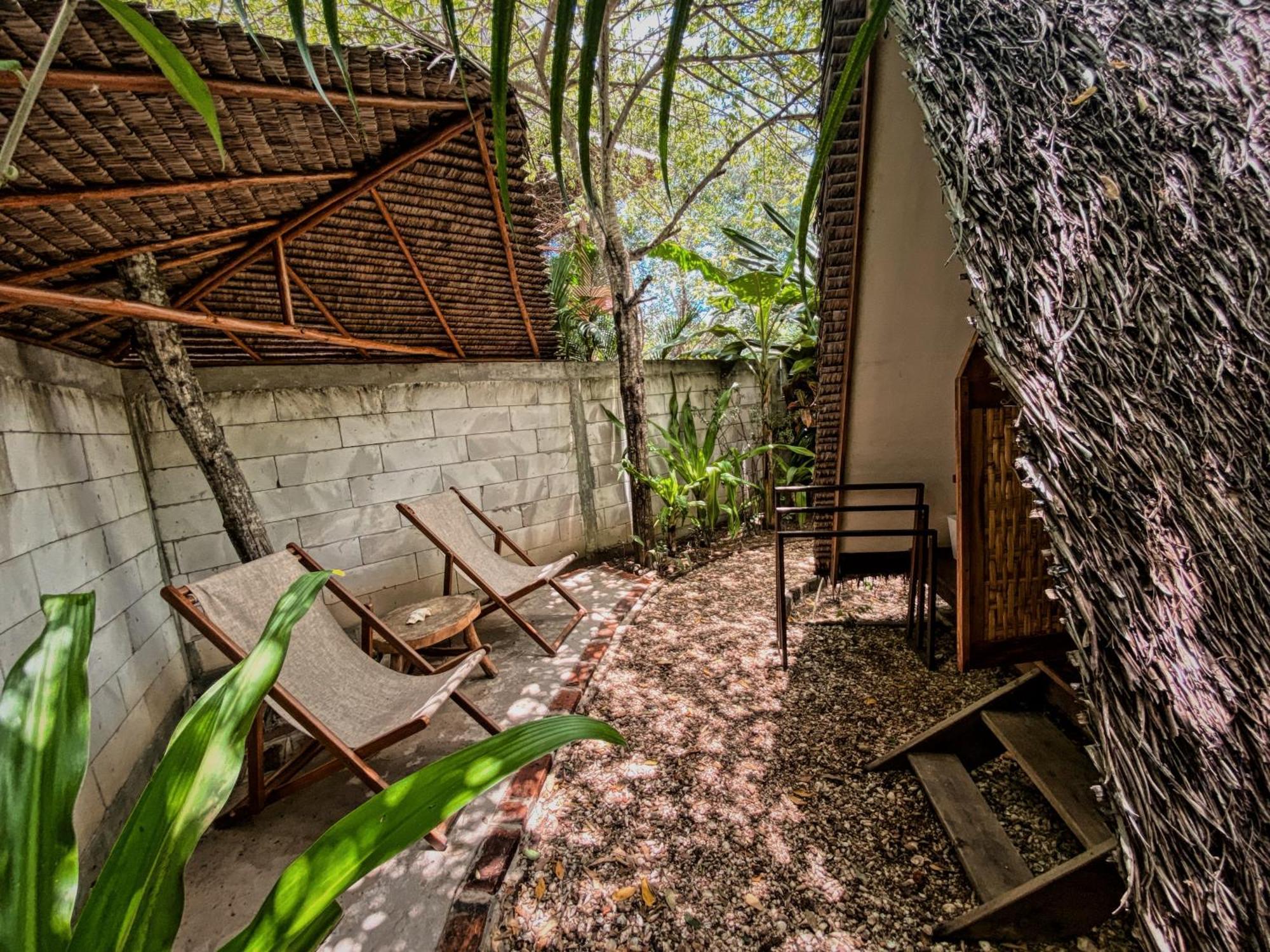 Basa-Basi Lodge Karimunjawa Exterior photo