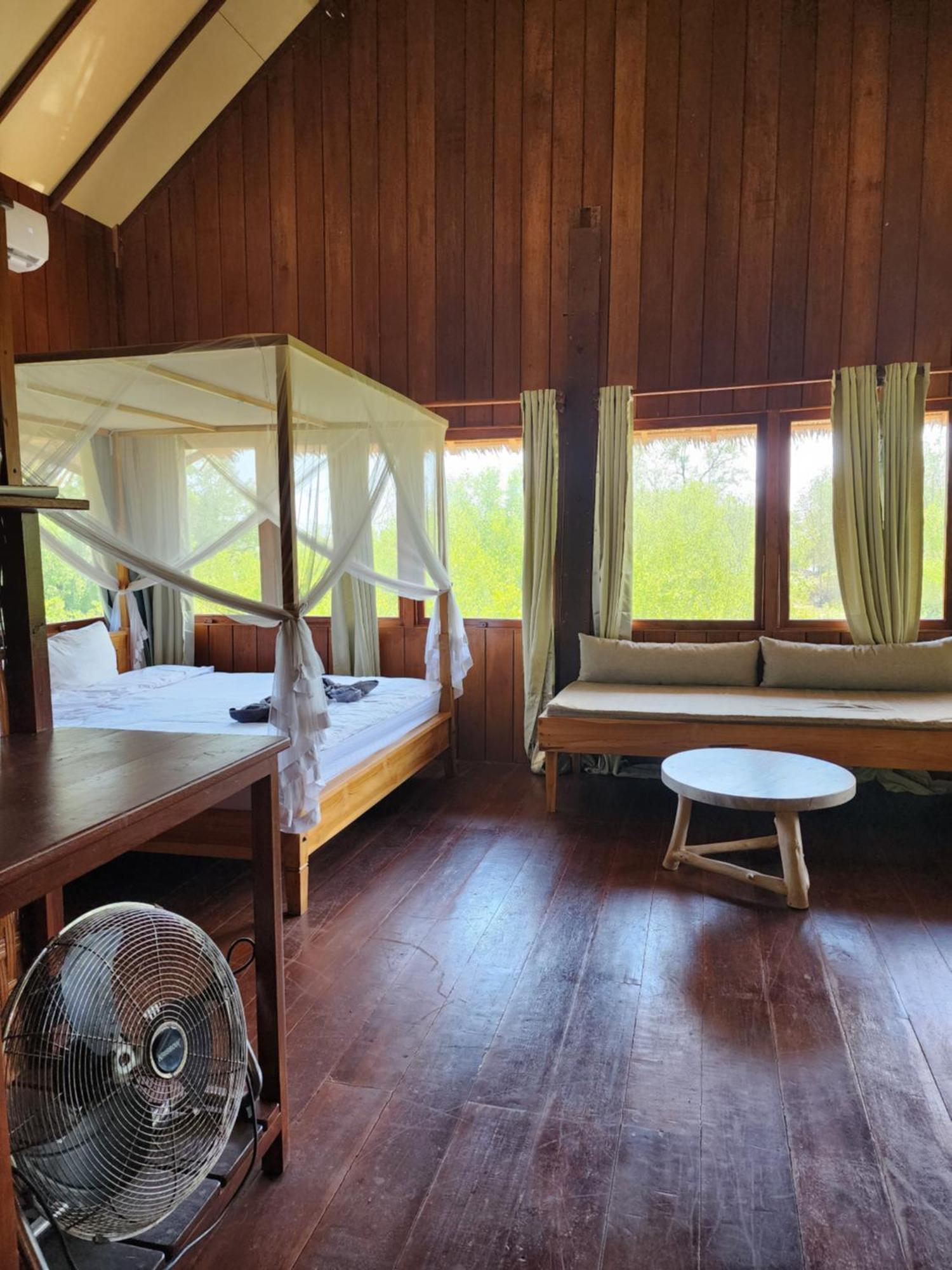 Basa-Basi Lodge Karimunjawa Exterior photo