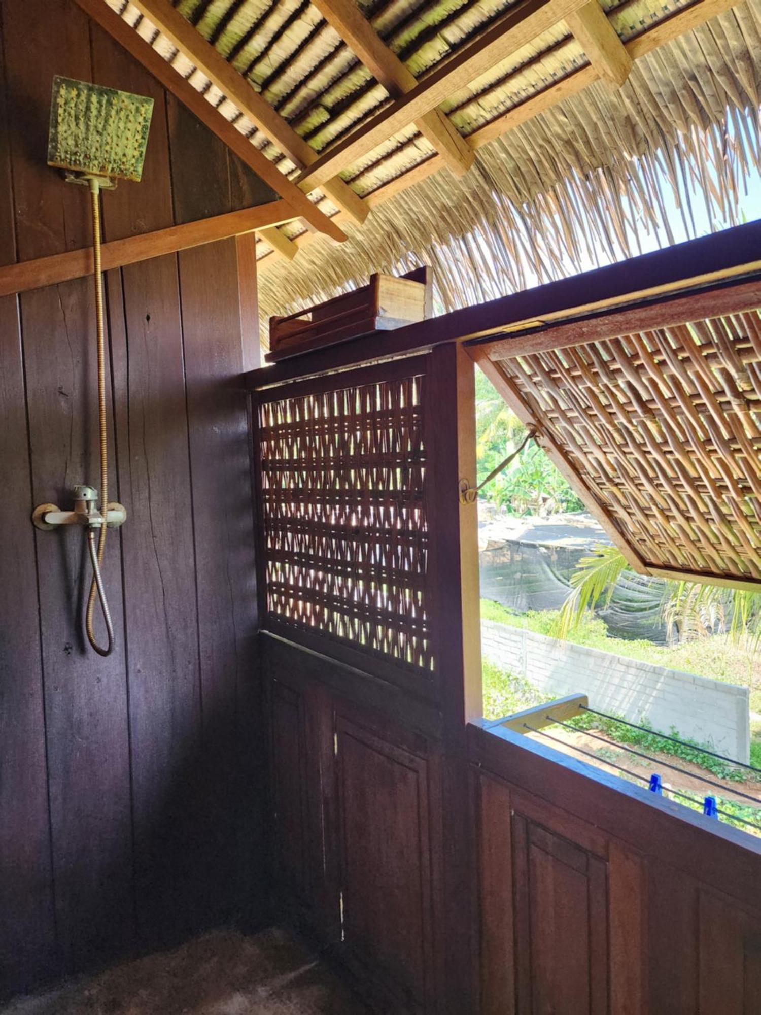 Basa-Basi Lodge Karimunjawa Exterior photo