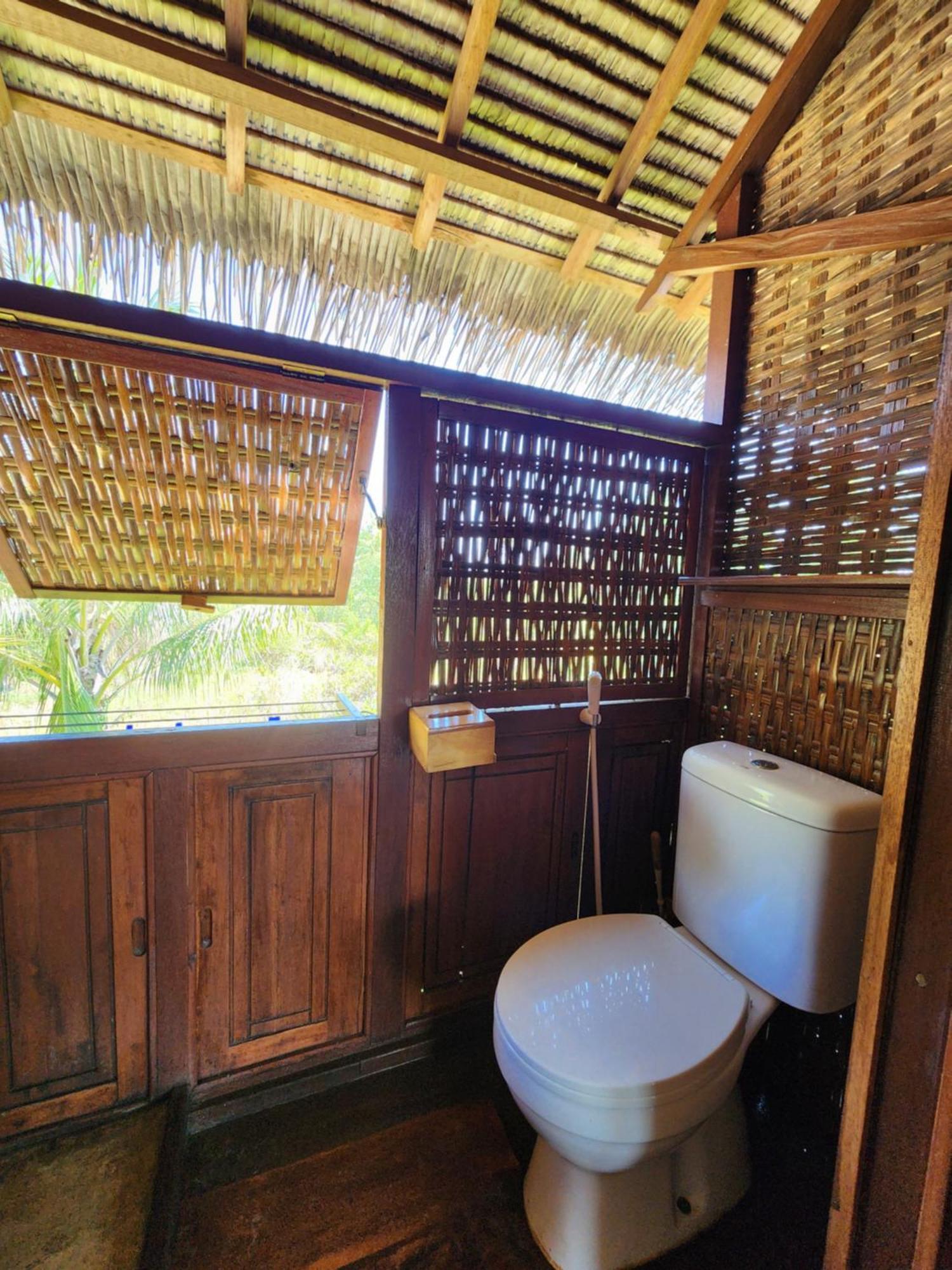Basa-Basi Lodge Karimunjawa Exterior photo